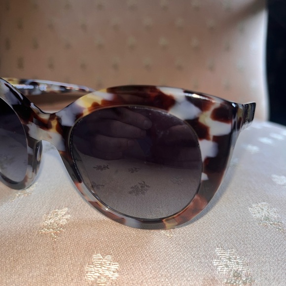 Like New Tory Burch sunglasses model TY7115 - Picture 4 of 9